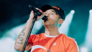 One Republic Turk Bayrakli Tshirtleriye Konser Verdi