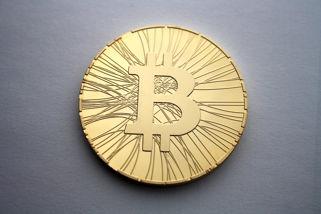 Bitcoin temsili metal madeni para