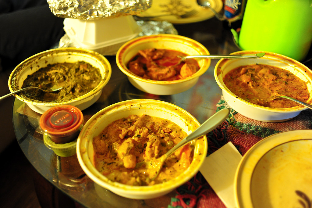 Çorba, ana yemek ve salatadan oluşan iftar sofrası
