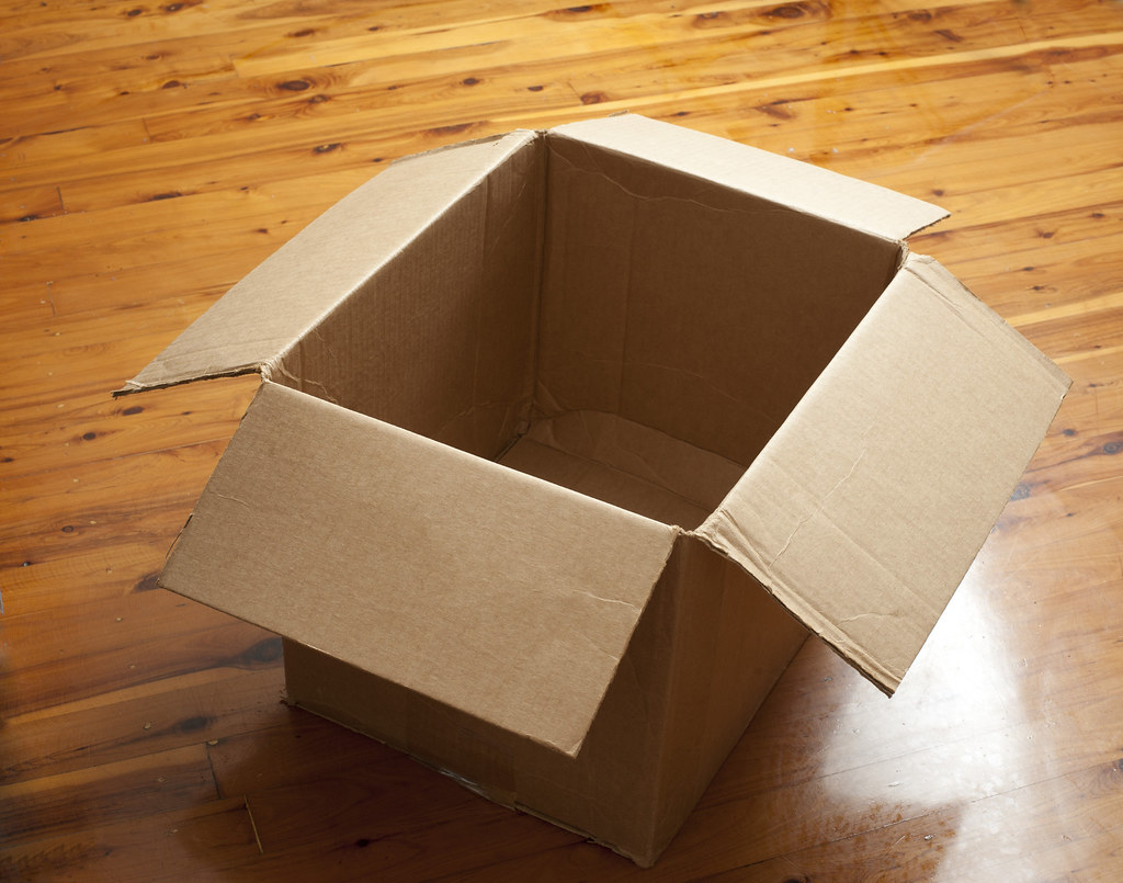 Depoda kargo paketleri hazırlanıyor