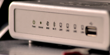 Wi-Fi modem ve laptop